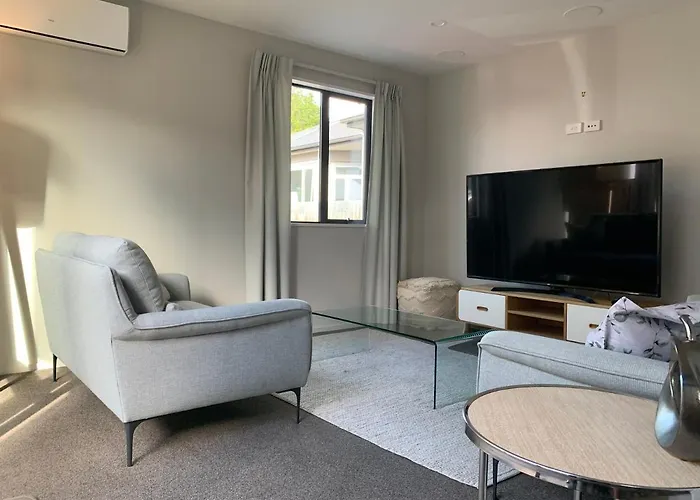 Stylish Oasis In Central City